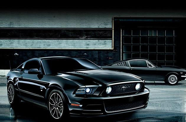 2014 Ford Mustang V8 GT Coupe / The Black Edition