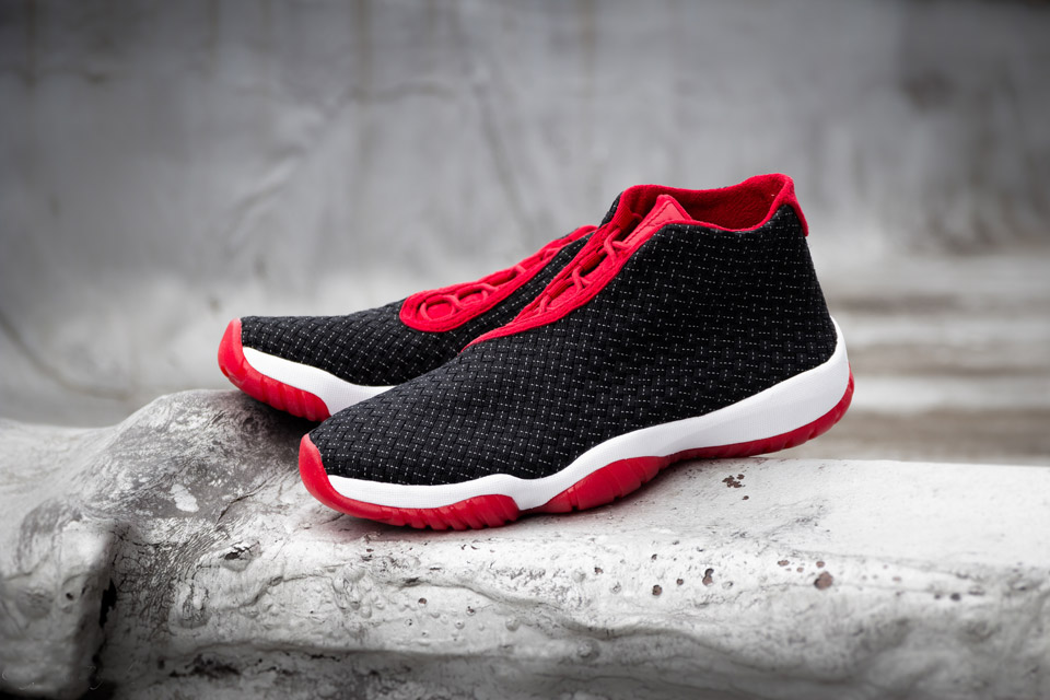 Air Jordan Future Premium Black/Gym Red - Přiblížení klasice