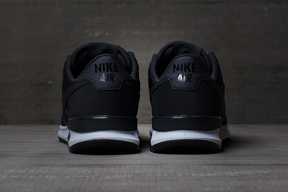 Nike Pegasus 83/30 - Tmavé barvy Black/Wolf Grey (http://www.stylehunter.cz)