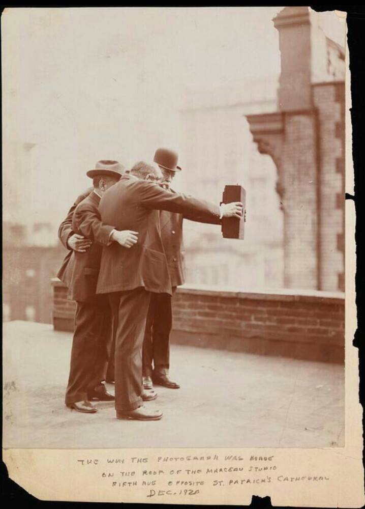 Historicky první selfie?