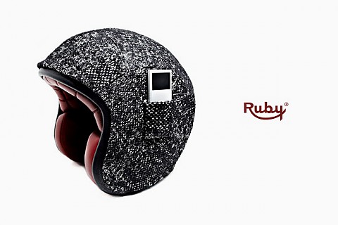 Skate helma Karl Lagerfeld x Atelier Ruby Tweed iPod