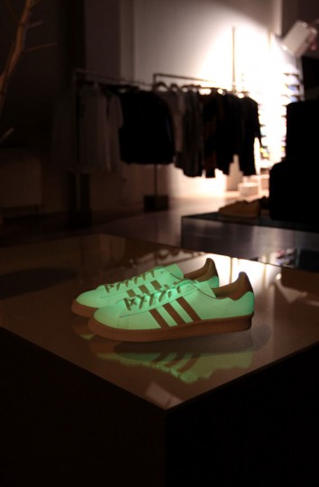 adidas Consortium Campus 80 / Glow-in-the-dark sneakers (http://www.stylehunter.cz)