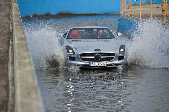 Mercedes-Benz SLS Roadster / Zpátky ke kořenům trochu jinak (http://www.stylehunter.cz)