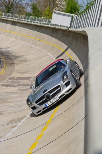 Mercedes-Benz SLS Roadster / Zpátky ke kořenům trochu jinak (http://www.stylehunter.cz)