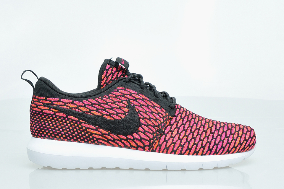 Nike Roshe Run NM Flyknit - Colorway Black/Pink