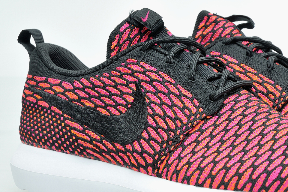 Nike Roshe Run NM Flyknit - Colorway Black/Pink (http://www.stylehunter.cz)