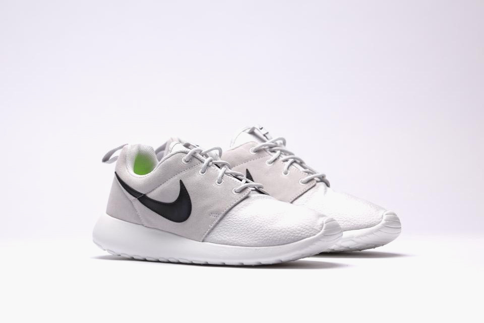 Nike Roshe Run Suede / Stylová colorway Light Ash Grey (http://www.stylehunter.cz)