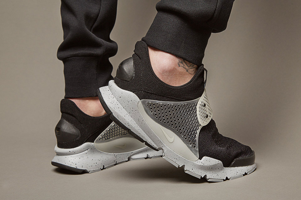 fragment design x Nike Sock Dart SP / Colorways s názvem Oreo (http://www.stylehunter.cz)