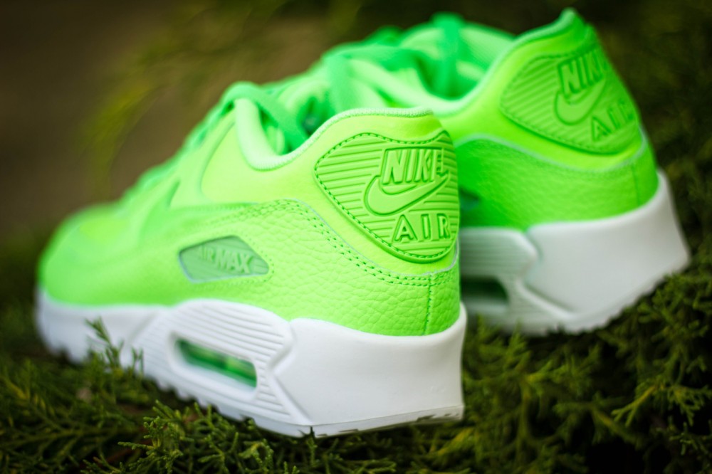 SneakerNews: Nike Air Max 90 Leather Voltage Green (http://www.stylehunter.cz)